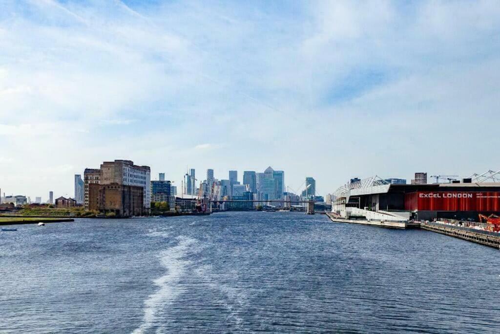City Escape - Royal Wharf London Eksteriør bilde